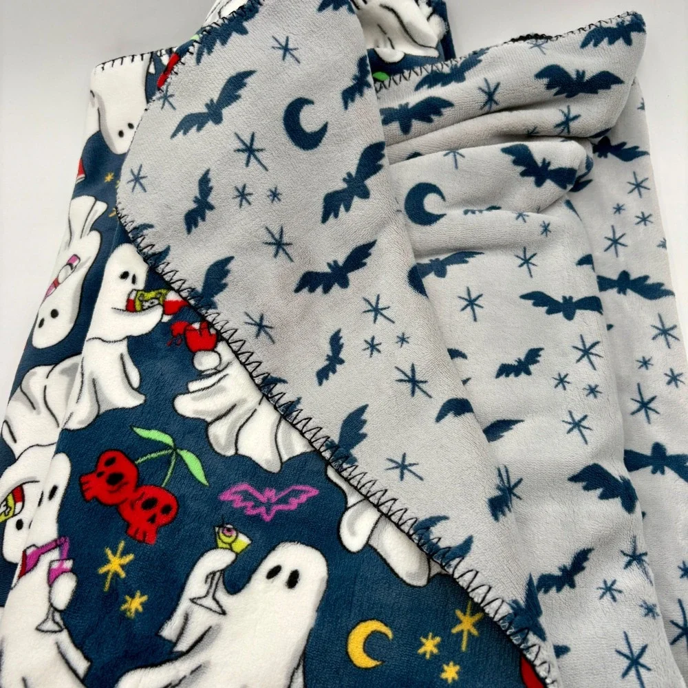 Isaac Mizrahi‎ HALLOWEEN Ghosts Booze Reversible Throw Blanket Spooky Decor Soft